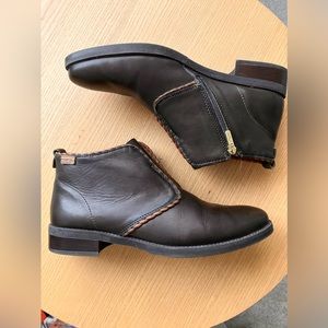 Pikolinos Olive short boots size 42
